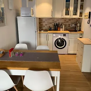 https://cosy-apartment-in-l-escala-7-mins-walk-to-the-closest.topcostabravahotels.com